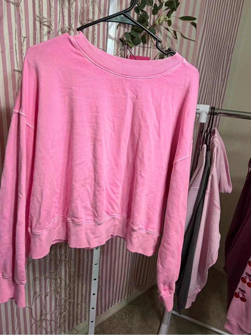 Old Navy bubble gum pink cropped crewneck tee L
